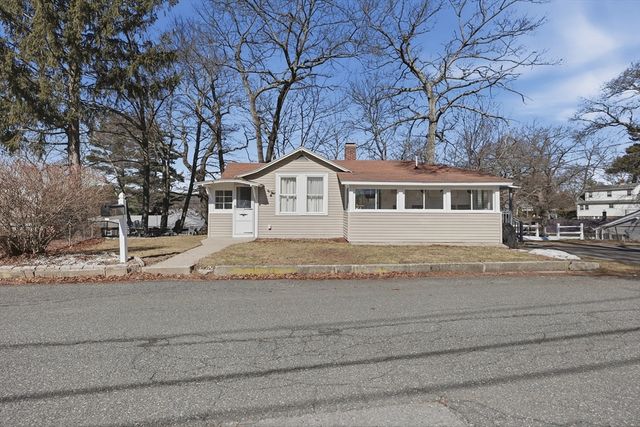 81 Bay View Drive, Shrewsbury, MA 01545