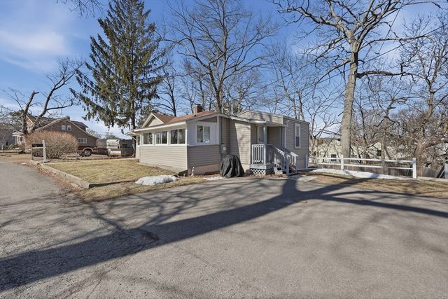 81 Bay View Drive, Shrewsbury, MA 01545