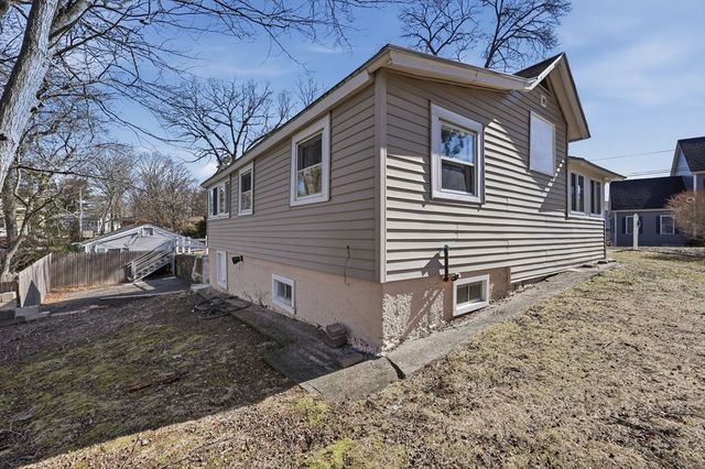 81 Bay View Drive, Shrewsbury, MA 01545