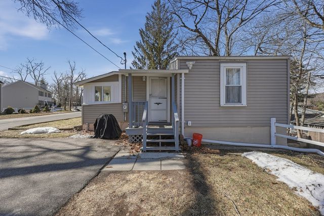 81 Bay View Drive, Shrewsbury, MA 01545