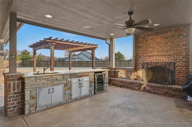 24754 E 143rd Street S, Coweta, OK 74429