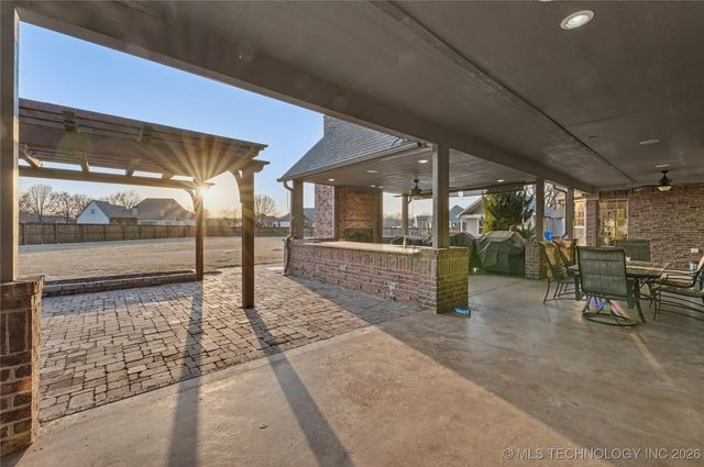 24754 E 143rd Street S, Coweta, OK 74429