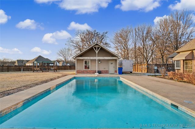 24754 E 143rd Street S, Coweta, OK 74429