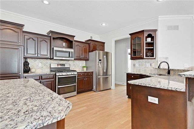 5012 W 163RD Street, Overland Park, KS 66085