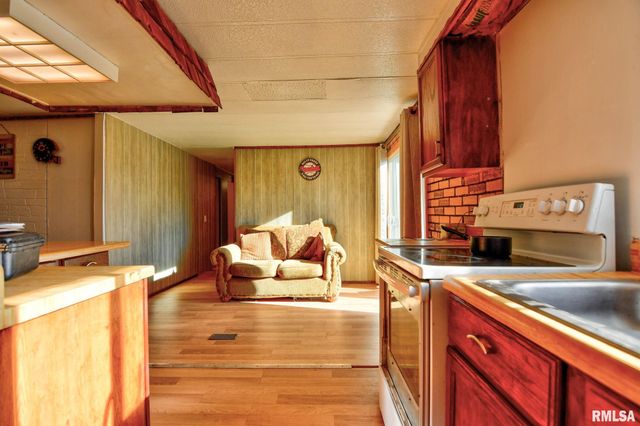 101 OAK Street, Moweaqua, IL 62550