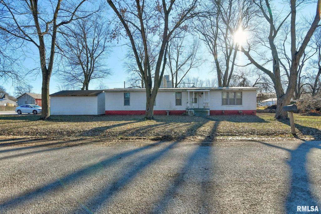 101 OAK Street, Moweaqua, IL 62550