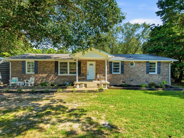 739 Scoutview Rd, Ashland City, TN 37015
