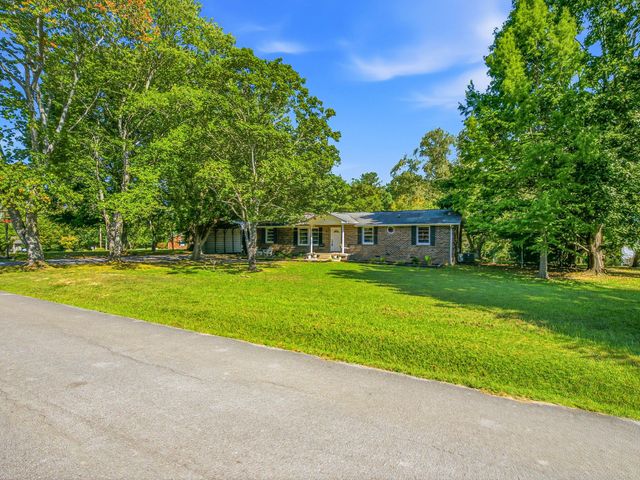 739 Scoutview Rd, Ashland City, TN 37015