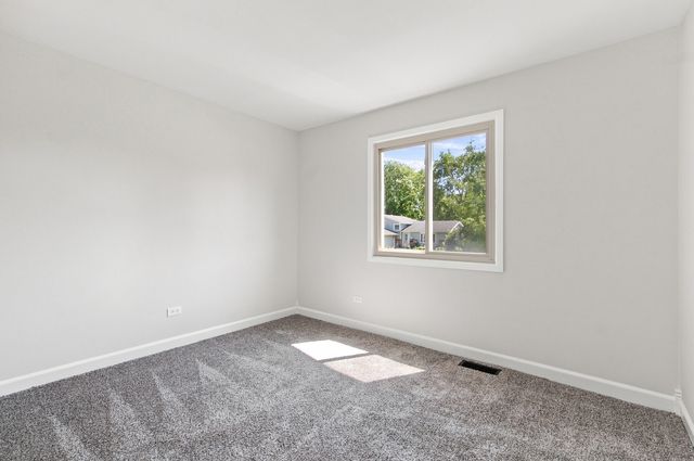 5184 Deerpath Road, Oak Forest, IL 60452