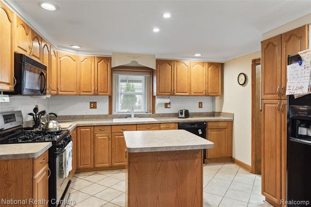 1854 S Brandon Street, Westland, MI 48186