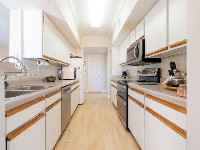 11700 SW 2nd St 13202, Pembroke Pines, FL 33025