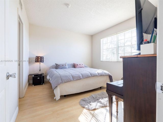 11700 SW 2nd St 13202, Pembroke Pines, FL 33025