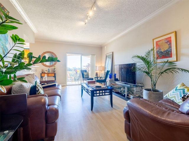 11700 SW 2nd St 13202, Pembroke Pines, FL 33025