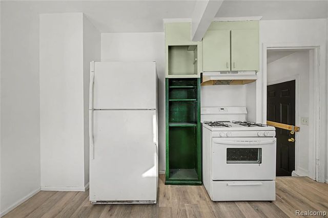 8294 Rosemont Avenue, Detroit, MI 48228