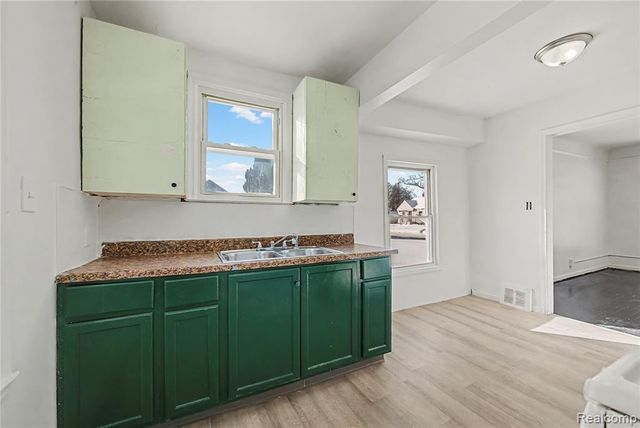 8294 Rosemont Avenue, Detroit, MI 48228