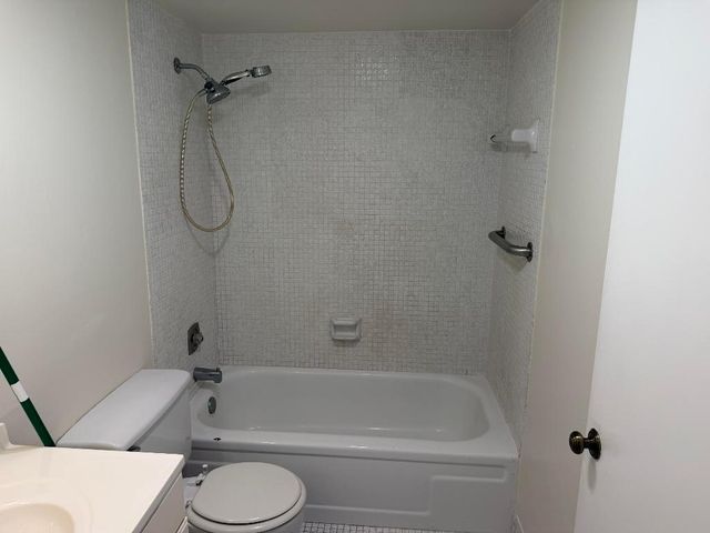 400 Village Green Circle W 304, Palm Springs, FL 33461