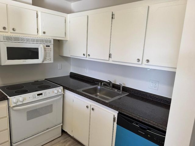 400 Village Green Circle W 304, Palm Springs, FL 33461