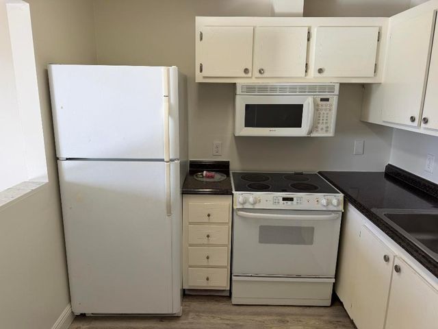 400 Village Green Circle W 304, Palm Springs, FL 33461