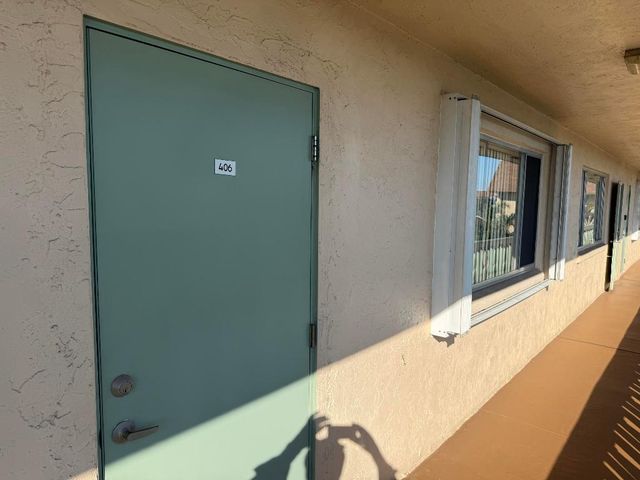 400 Village Green Circle W 304, Palm Springs, FL 33461