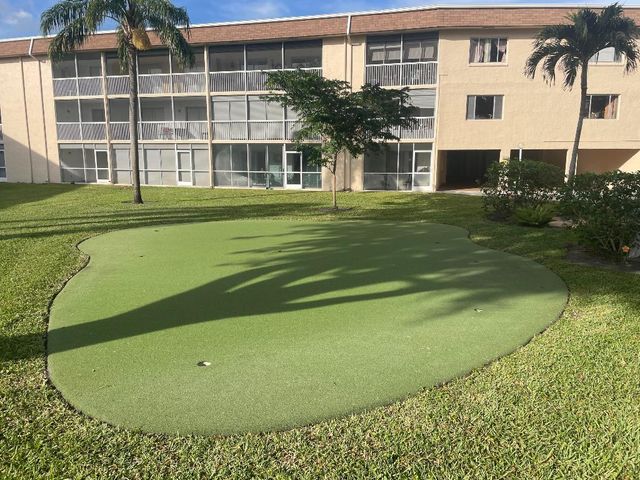 400 Village Green Circle W 304, Palm Springs, FL 33461