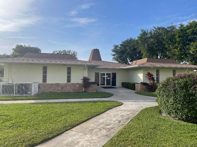 400 Village Green Circle W 304, Palm Springs, FL 33461