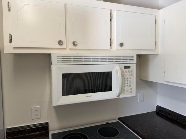 400 Village Green Circle W 304, Palm Springs, FL 33461