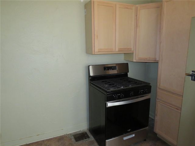 4829 Lougean Ave, Lincoln Place, PA 15207