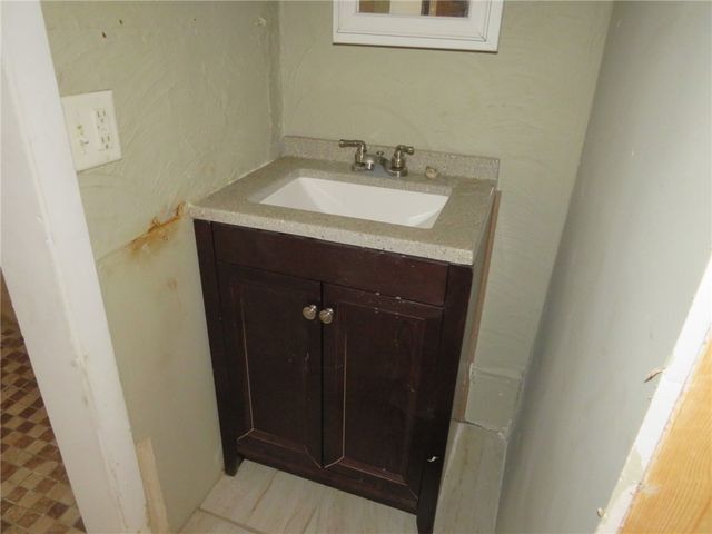 4829 Lougean Ave, Lincoln Place, PA 15207