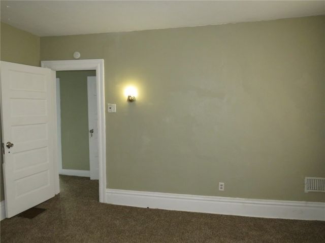 4829 Lougean Ave, Lincoln Place, PA 15207