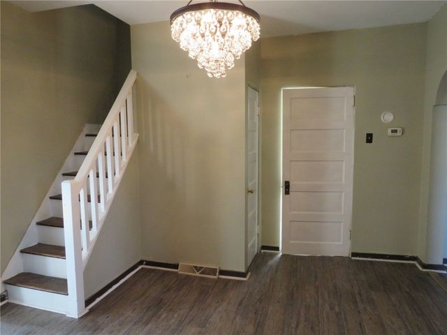 4829 Lougean Ave, Lincoln Place, PA 15207