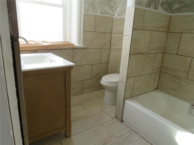 4829 Lougean Ave, Lincoln Place, PA 15207