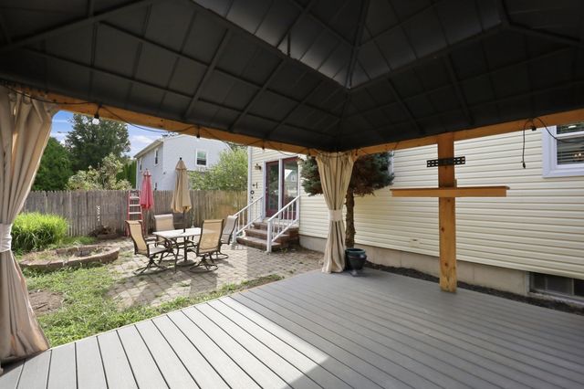 5 Timber Ln, Holyoke, MA 01040