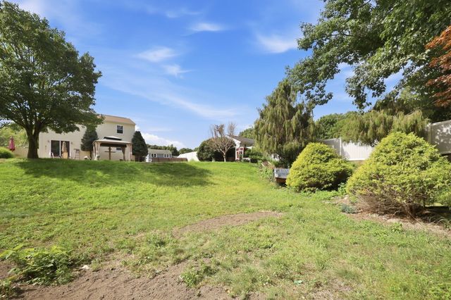 5 Timber Ln, Holyoke, MA 01040