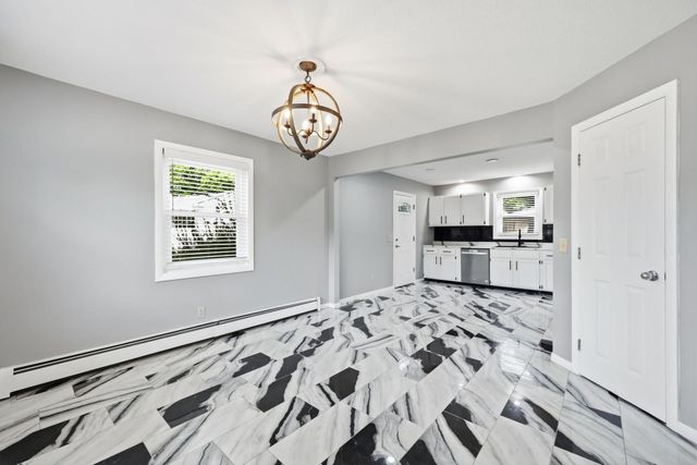 5 Timber Ln, Holyoke, MA 01040