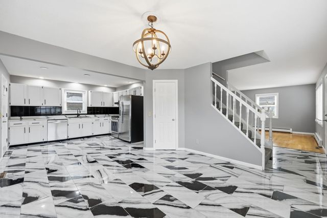 5 Timber Ln, Holyoke, MA 01040
