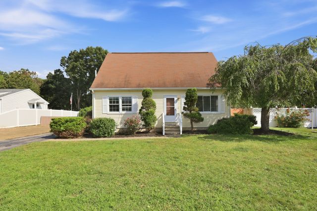 5 Timber Ln, Holyoke, MA 01040