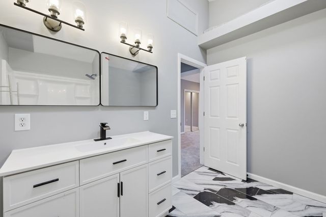 5 Timber Ln, Holyoke, MA 01040