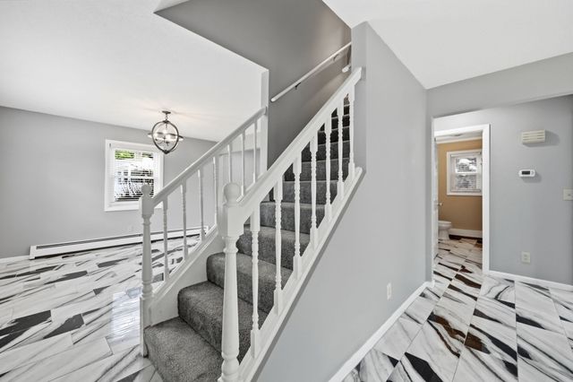 5 Timber Ln, Holyoke, MA 01040