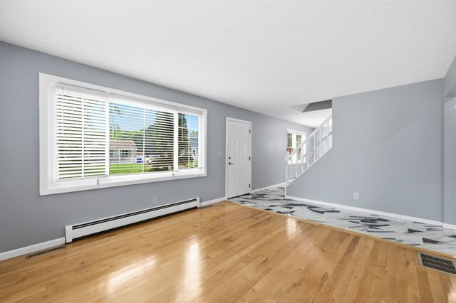 5 Timber Ln, Holyoke, MA 01040