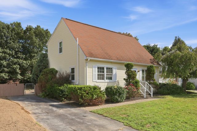 5 Timber Ln, Holyoke, MA 01040