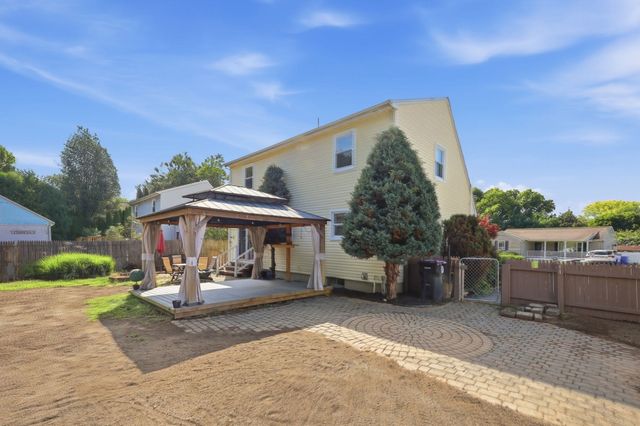 5 Timber Ln, Holyoke, MA 01040