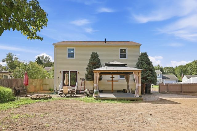 5 Timber Ln, Holyoke, MA 01040
