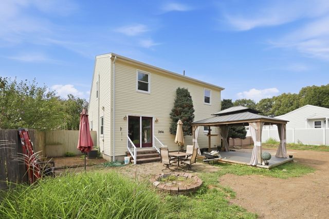 5 Timber Ln, Holyoke, MA 01040