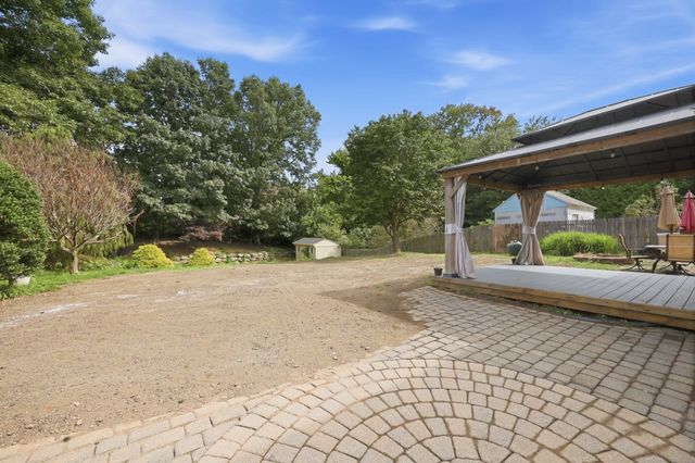 5 Timber Ln, Holyoke, MA 01040