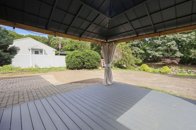 5 Timber Ln, Holyoke, MA 01040