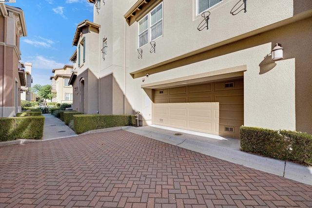 588 Dovecote Ln 4, Livermore, CA 94551