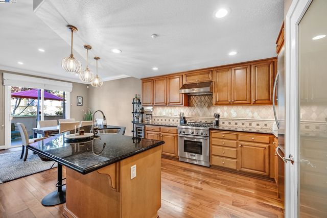 588 Dovecote Ln 4, Livermore, CA 94551