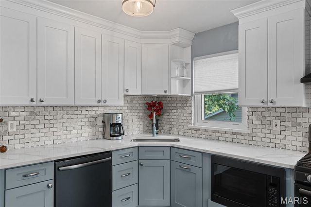 746 Galway Drive, Ballwin, MO 63021
