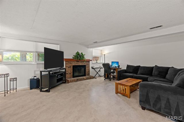 746 Galway Drive, Ballwin, MO 63021