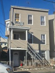 32 Albion Ave, Paterson City, NJ 07502